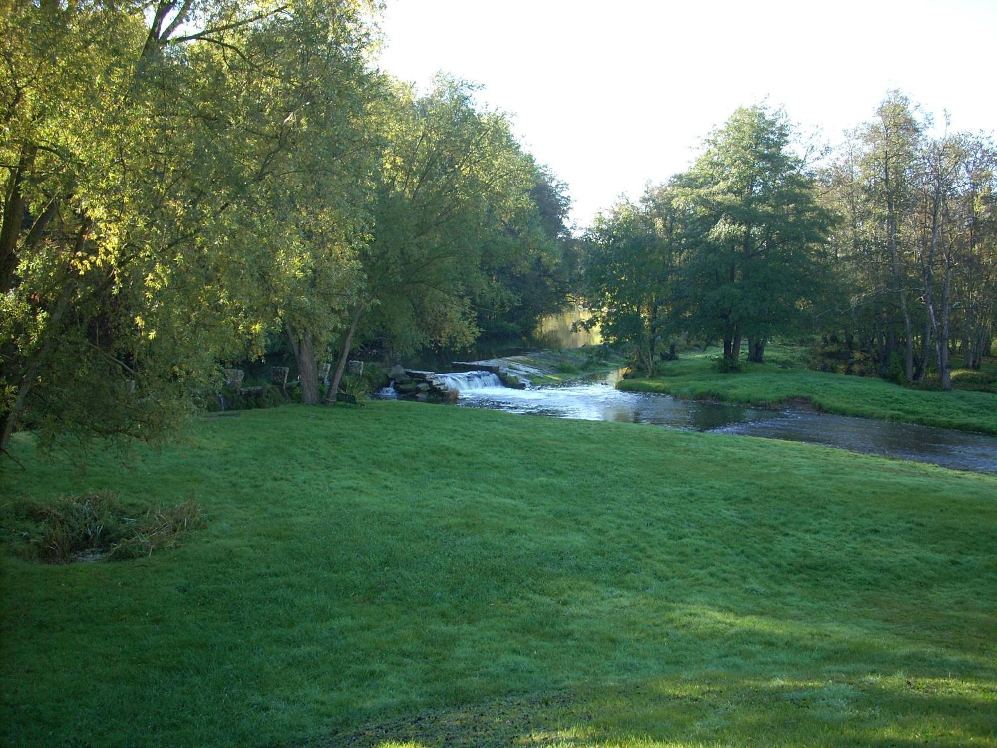 Le Moulin De Poilly Bed and Breakfast Exteriör bild